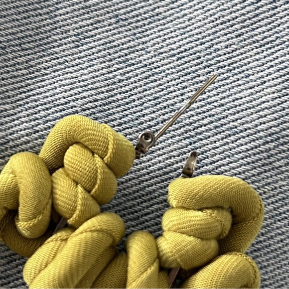 Chartreuse abstract earrings - Picture 2 of 5